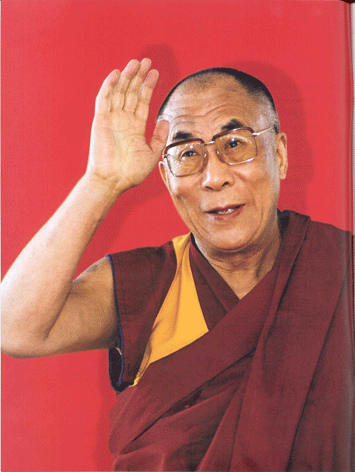 dalai-lama-saluto